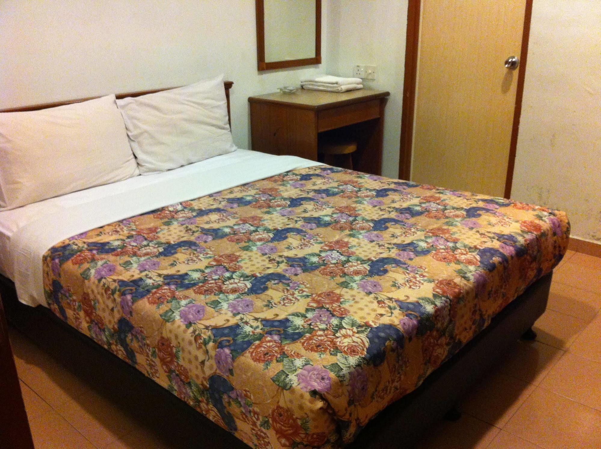 Hotel Home 88 Teluk Intan Exterior foto